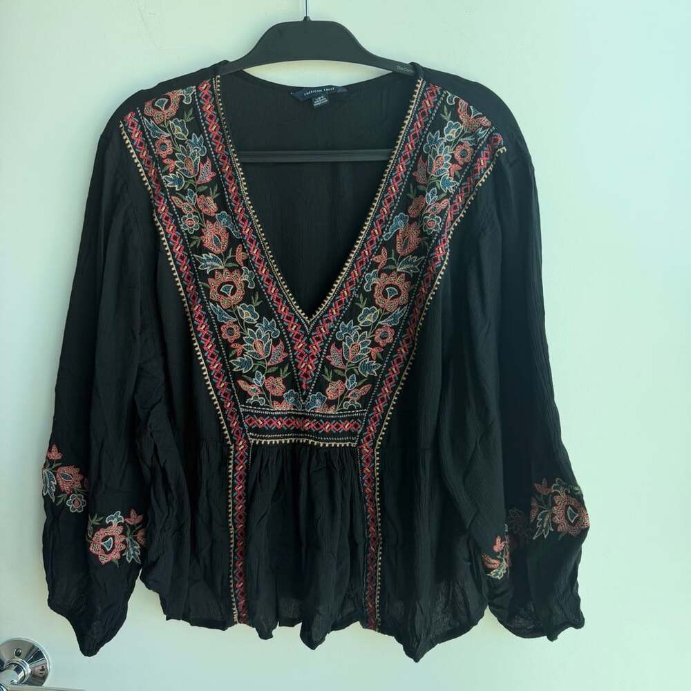 American Eagle Embroidered Blouse Size L/G Black V-Neck